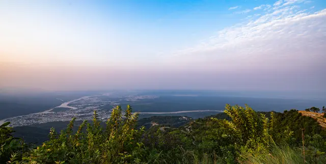 Real photograph: view from the Narendra Nagar hills over the Ganga plain
